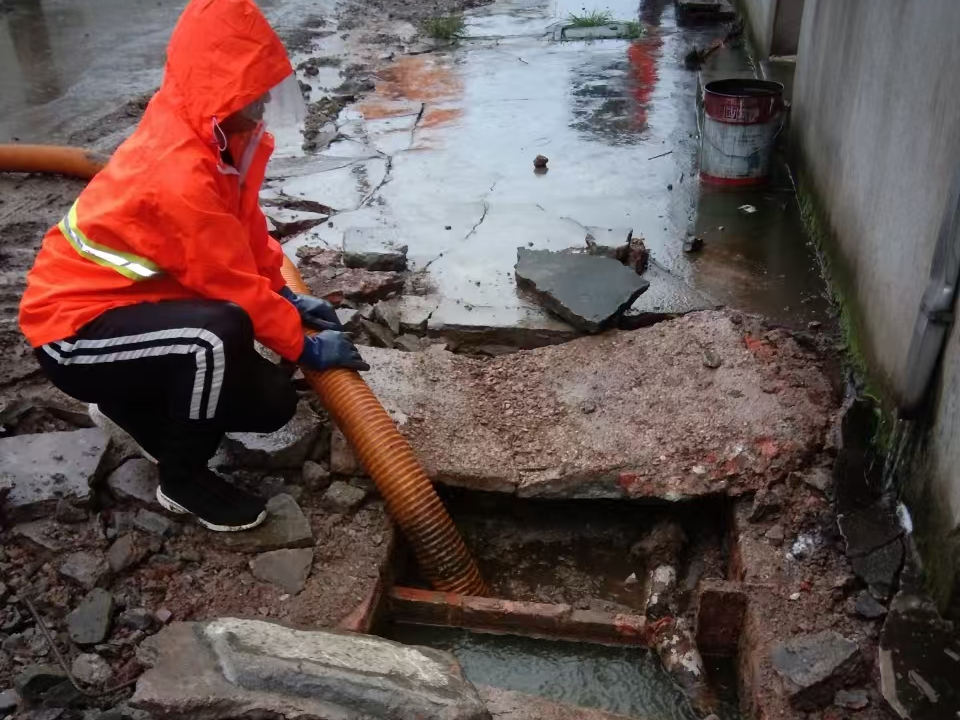 浏阳专业清理污水池 炜誉市政以规范流程守护城市 “肠道”